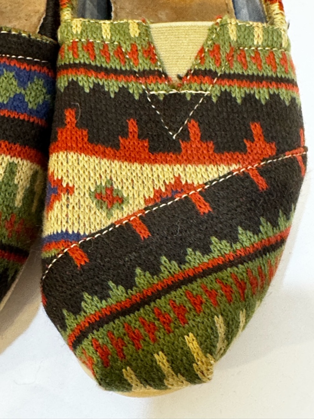 TOMS Kilim Aztec Multicolor Slip-On Flats with Tribal Pattern size 10 - Picture 7 of 8